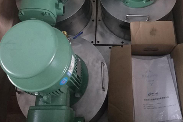 防爆消泡器装箱